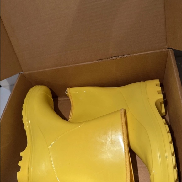 Hisea Yellow Mid-Calf Waterproof Rain Boots – Women’s Size 10 Rubber Rain Boots - Picture 12 of 15